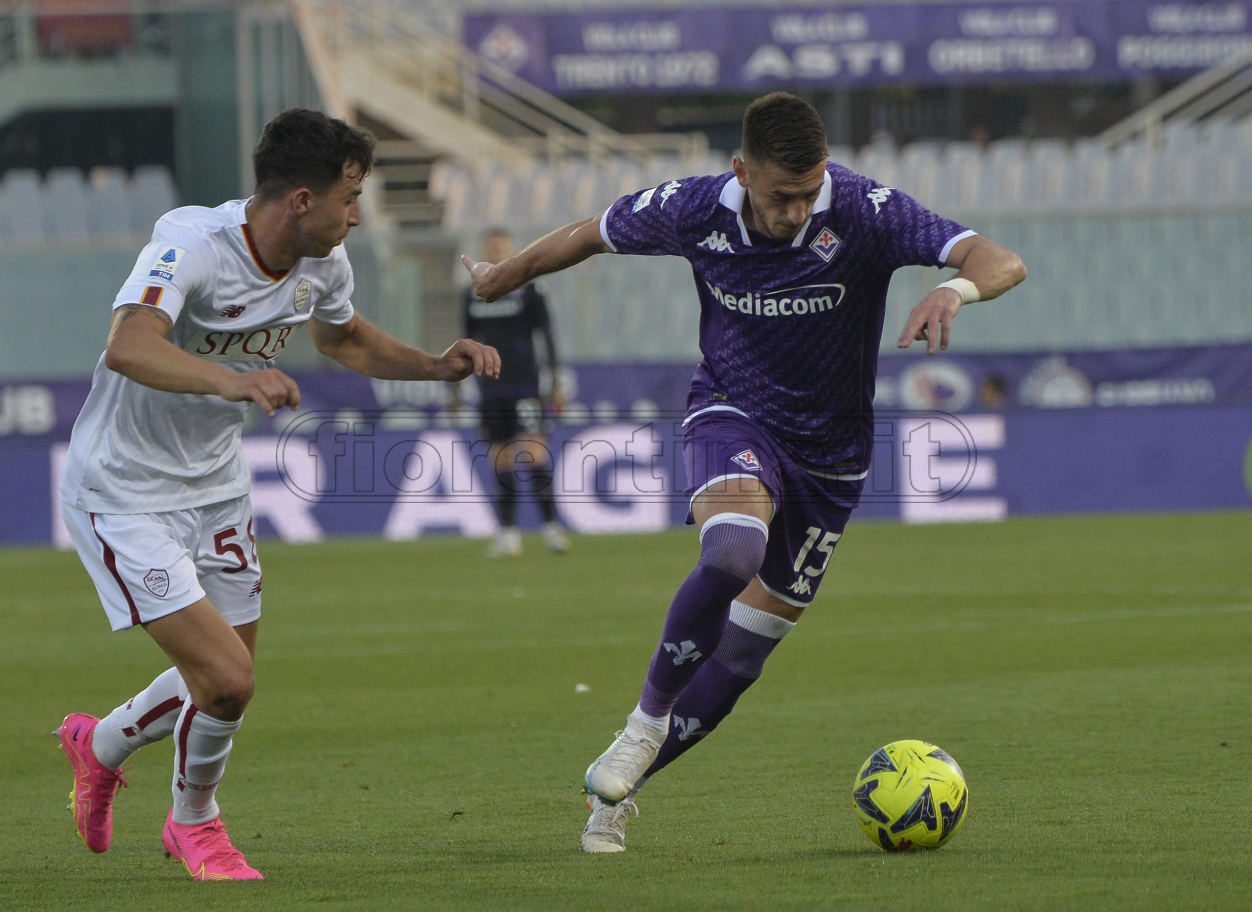 Il Bologna cerca rinforzi sulle fasce: oltre Doig piace il viola Terzic