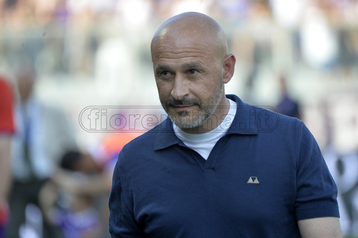 Fiorentina-Roma, prima del match applausi dello stadio per la squadra e premiato Italiano