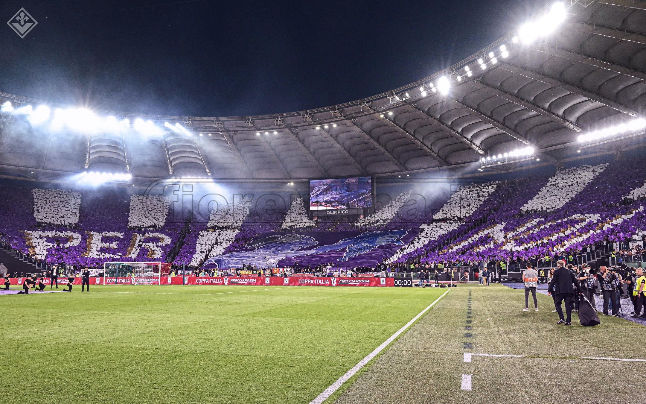 Splendida la coreografia della curva viola all'Olimpico: "PER NOI" (FOTO)