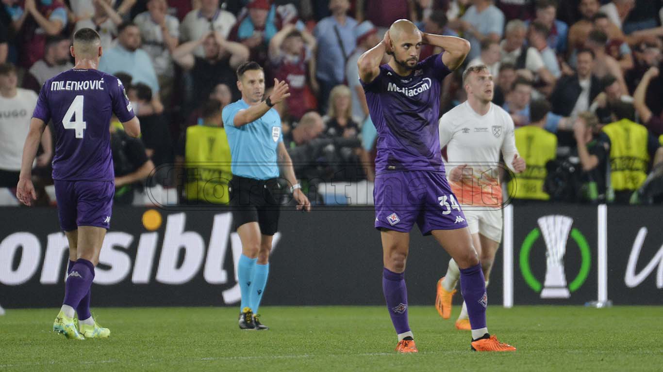 Due ingenuità, il gol sbagliato da Mandragora e Igor che si fa infilare: la coppa va al West Ham