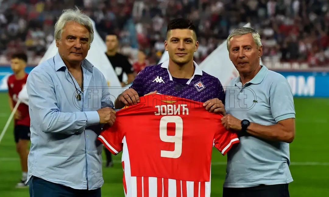 Stella Rossa-Fiorentina, Jovic omaggiato prima del fischio d'inizio