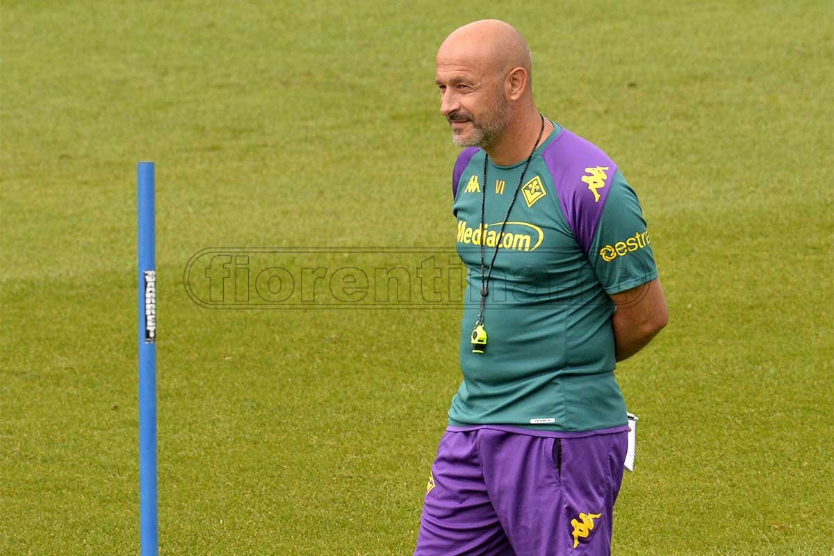 Fiorentina, il programma di oggi: domenica libera per i viola. Stasera in campo Milenkovic