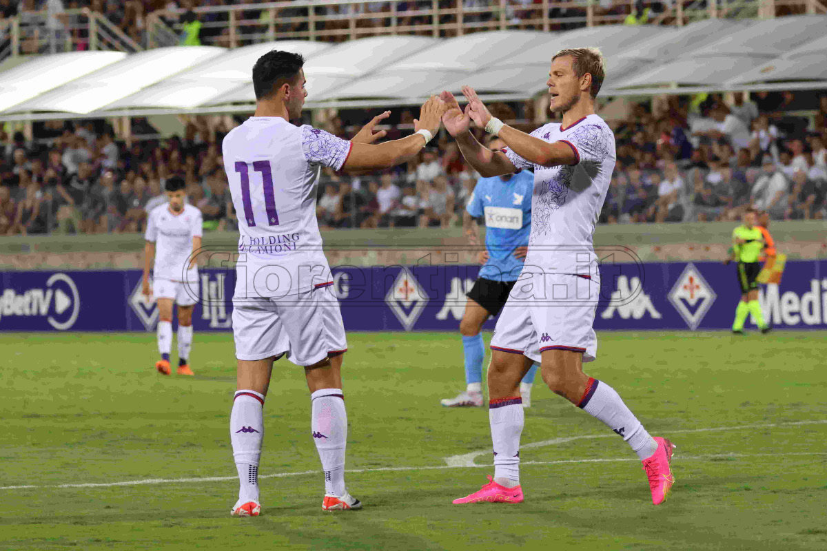Viola raggiunti nel finale contro l'OFI Creta. Koko-gol illude Italiano