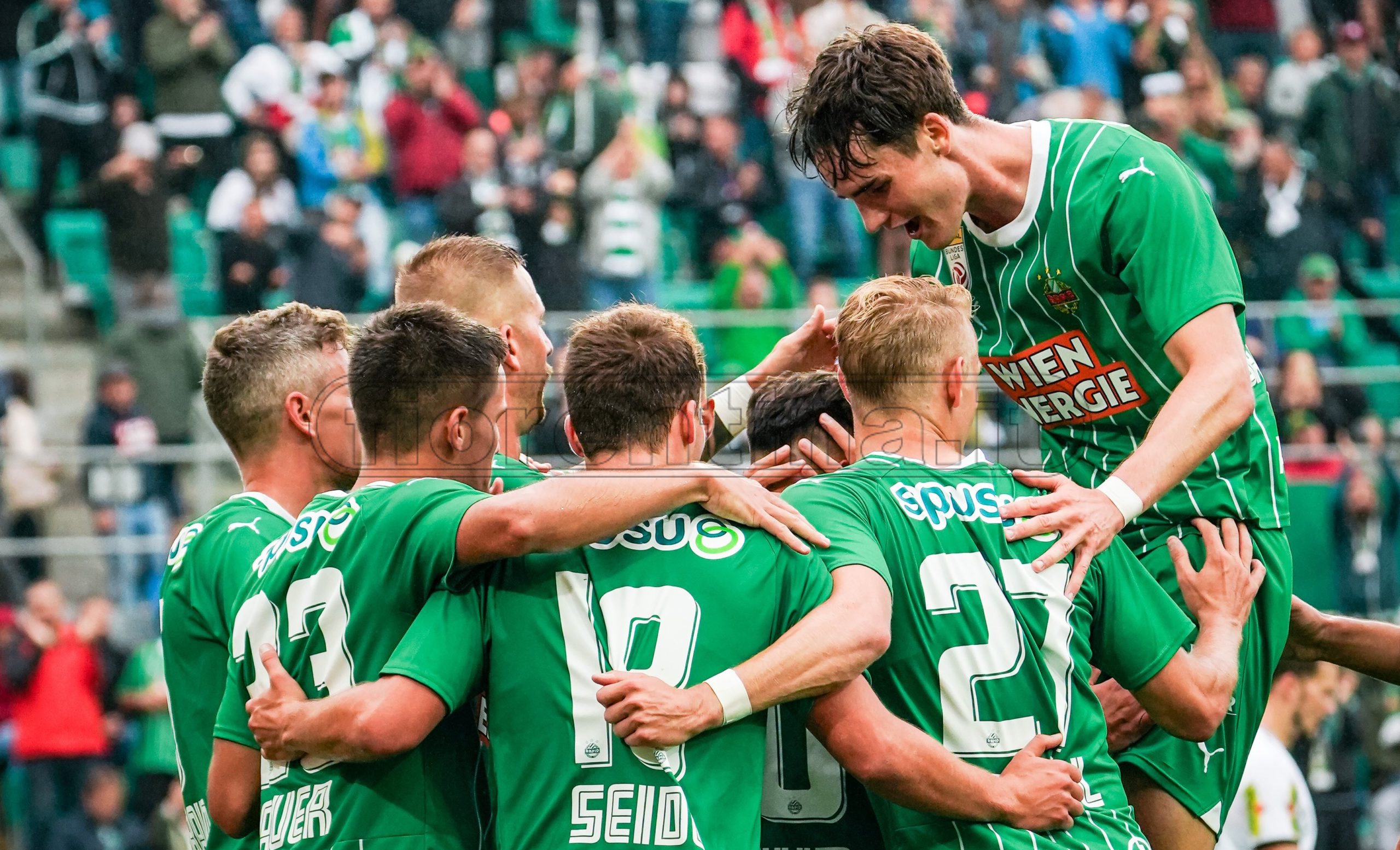 Tifosi caldissimi e più avanti di condizione, il Rapid Vienna ne fa 5 e aspetta la Fiorentina