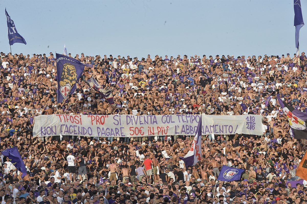 Striscione della Fiesole: "Tifosi 'PRO' si diventa col tempo, non facendo pagare di più l'abbonamento"