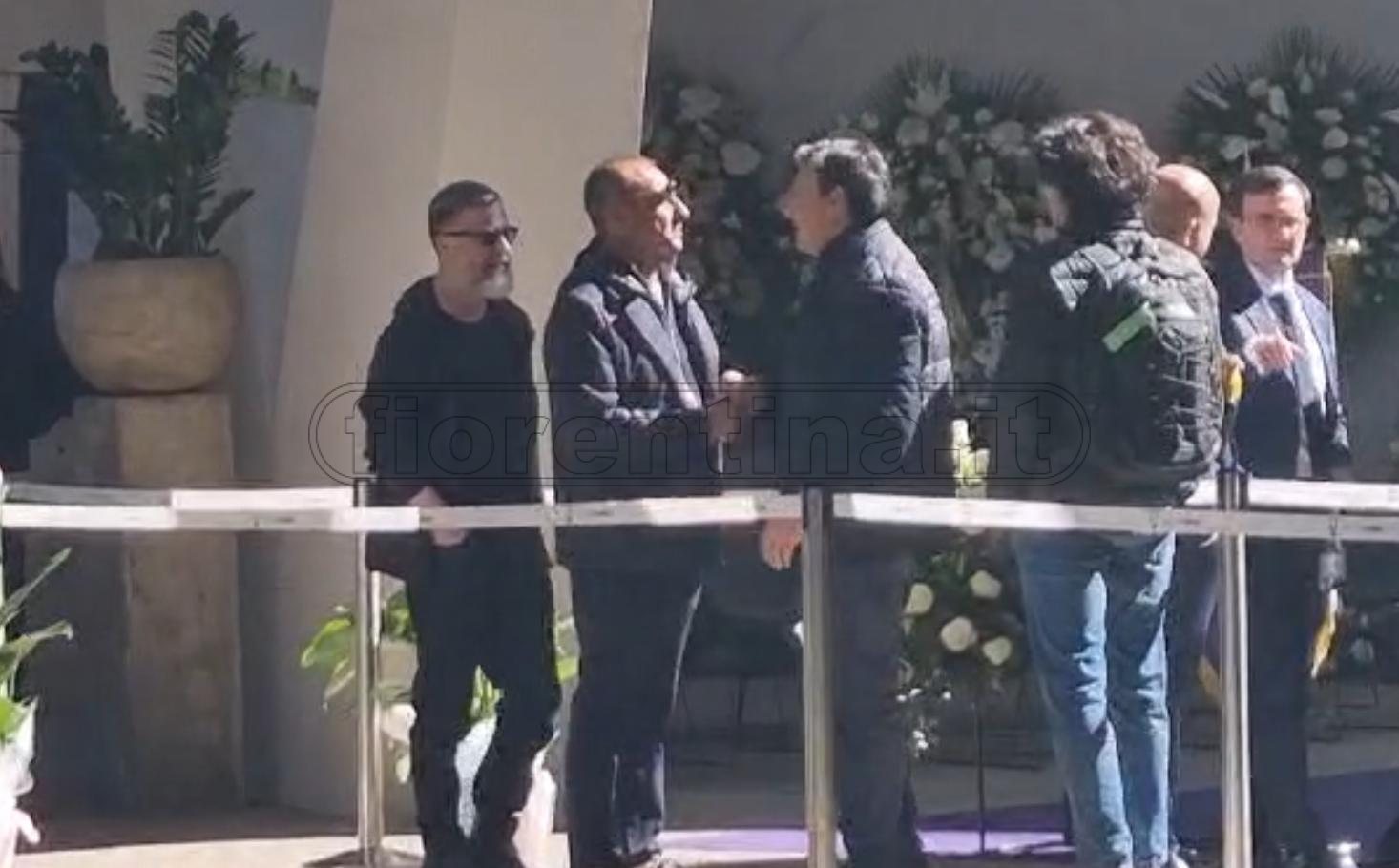 Viola Park: da Carlo Conti a De Rossi. Ci sono anche Moggi e Graziani. Tutti in fila per l'omaggio a Joe (FOTO-VIDEO)