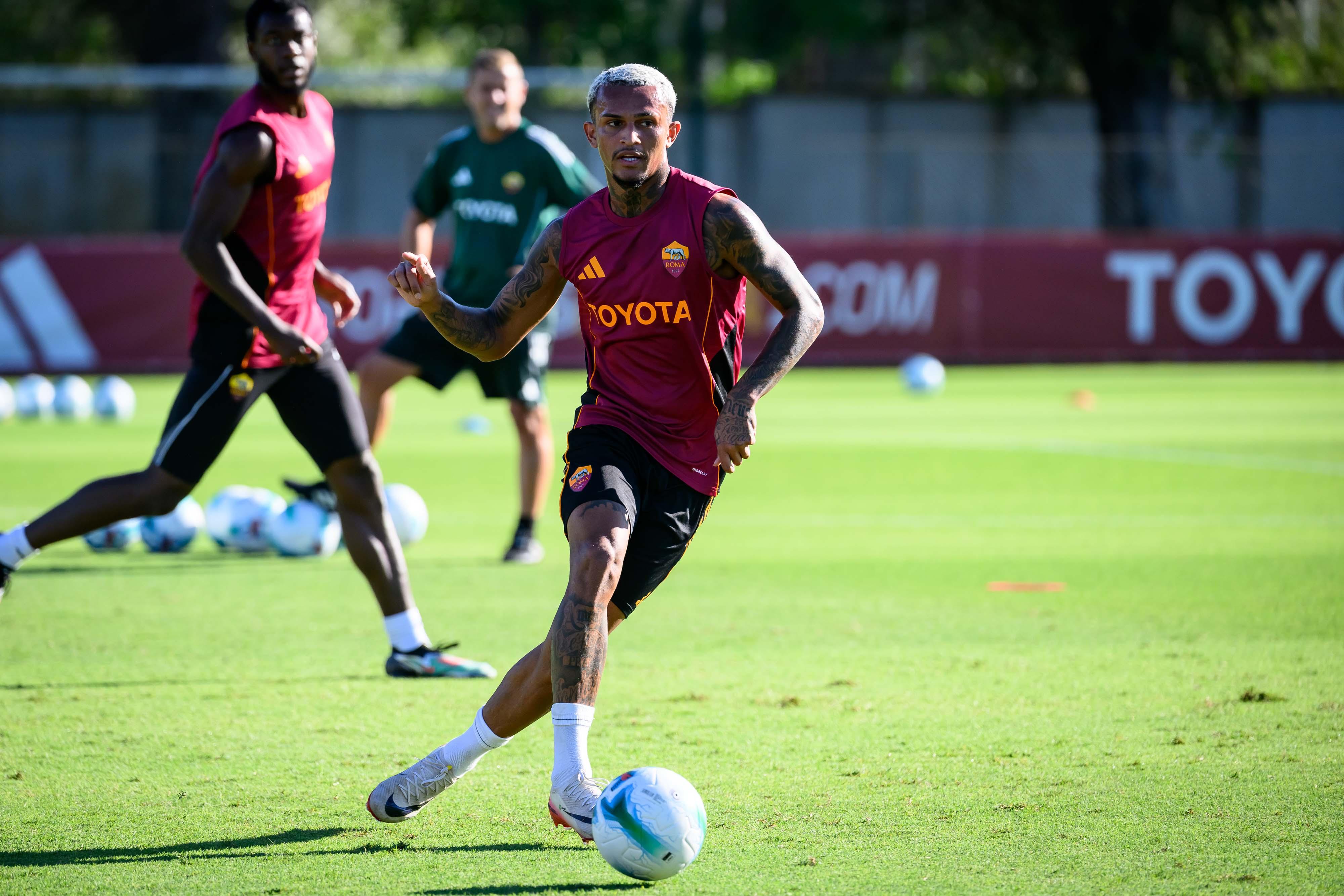Roma, Wesley ko. Almeno un mese di stop. A rischio per la Fiorentina