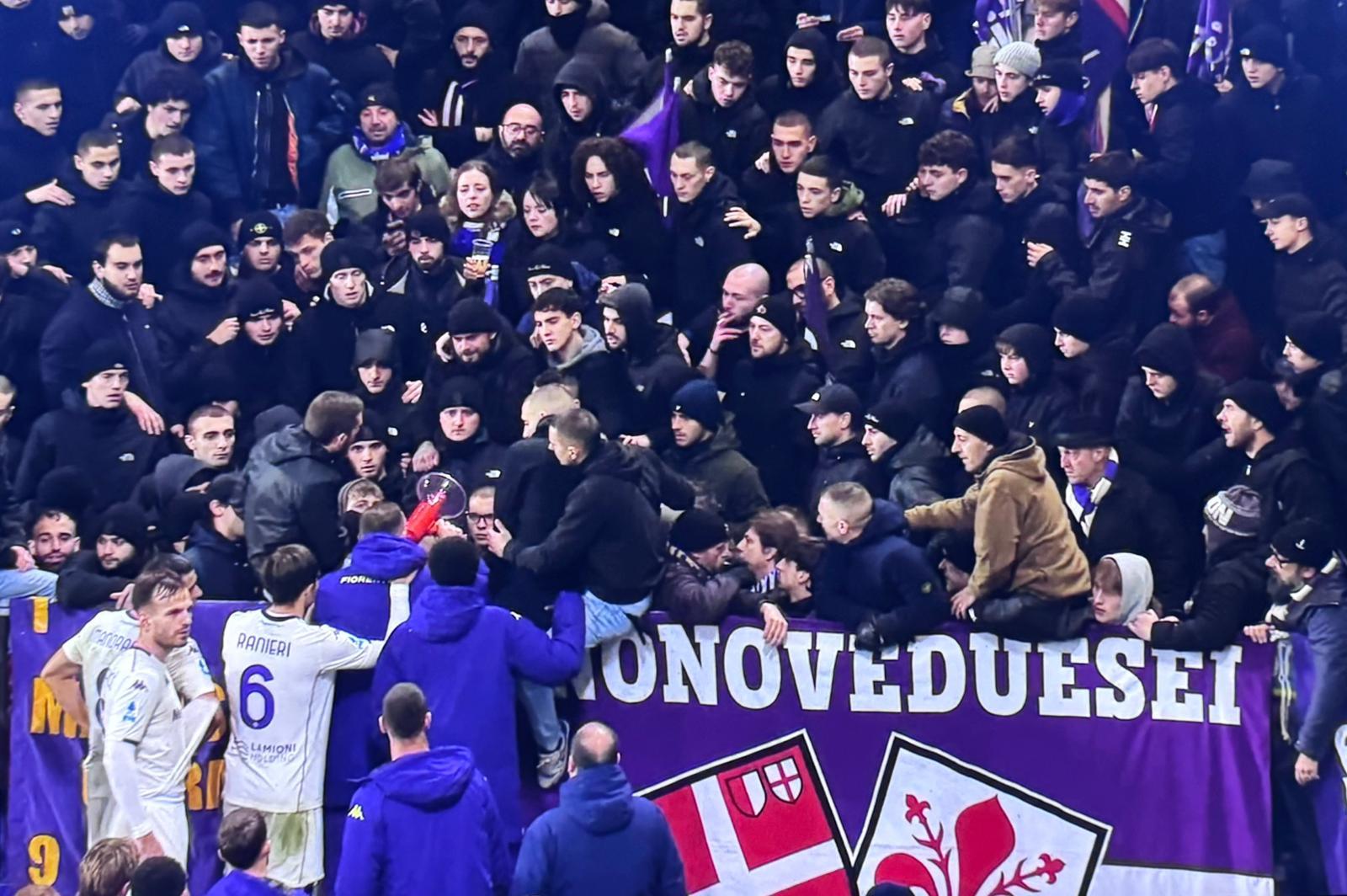 Nazione - Esodo viola, oltre 3mila tifosi per spingere la Fiorentina con il Sassuolo. Ora tocca alla squadra